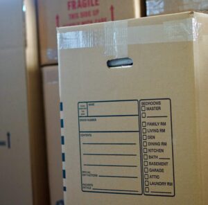 Transport mit Beiladung Transport mit Beiladung: Umzugskarton mit Beschriftungsfeld